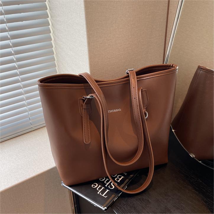 Premium Sense Retro Big Bag Women'S Contrasting Color Shoulder Bag Large Capacity Commuter Tote Bag