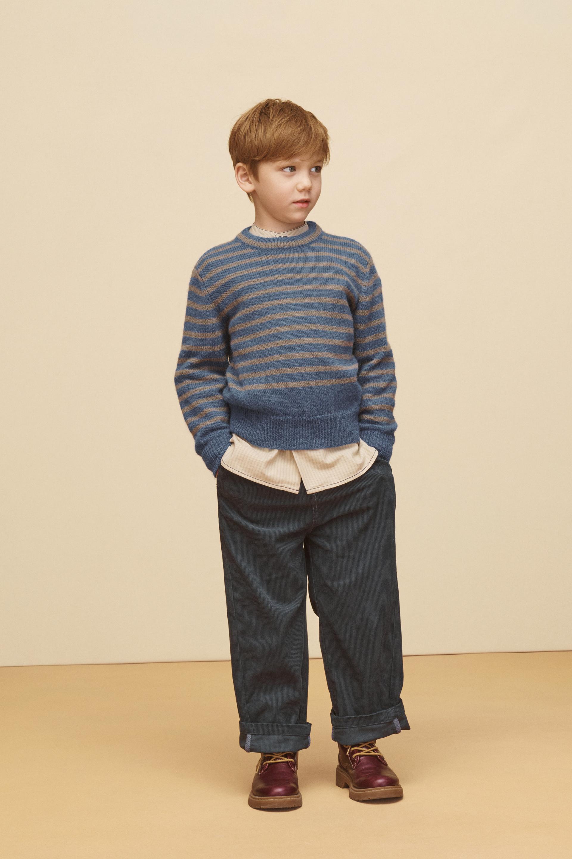 

Вельветовые брюки с карманами – ограниченная серия.