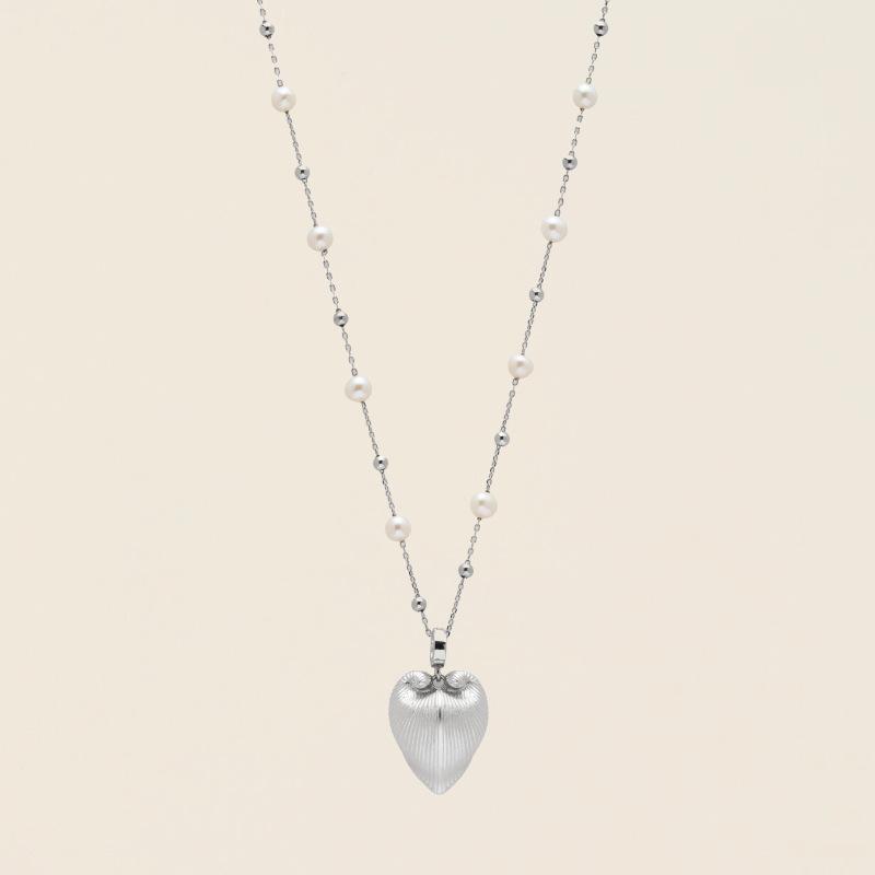

Gold Love Pearl Long Personalized Pearl Necklace Love Pendant Electroplated Gold Color Retention Batch