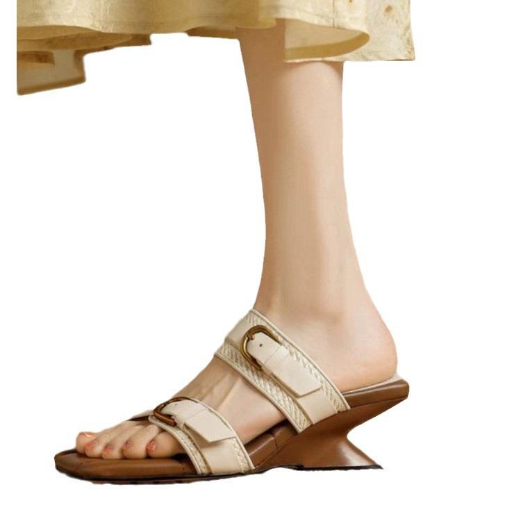 One-word slippers women's summer wear thick heels 2024 new middle heel fairy style fashion French cool slippers women's summer