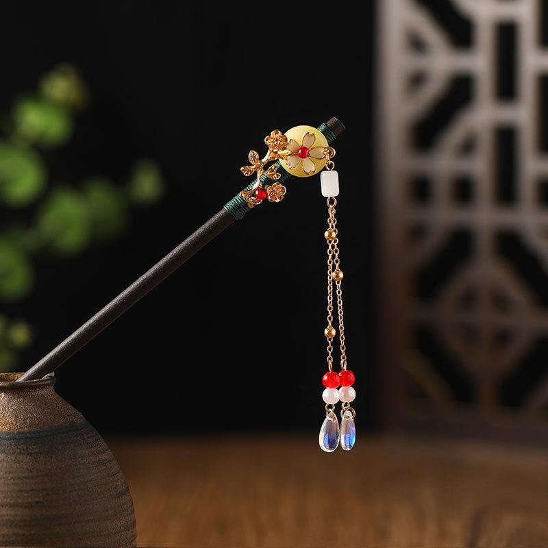 Vintage-Style Ebony Imitation Hairpin with Tassels and Wooden Step-Shaking Design for Hanfu and Ancient Costume Accessories