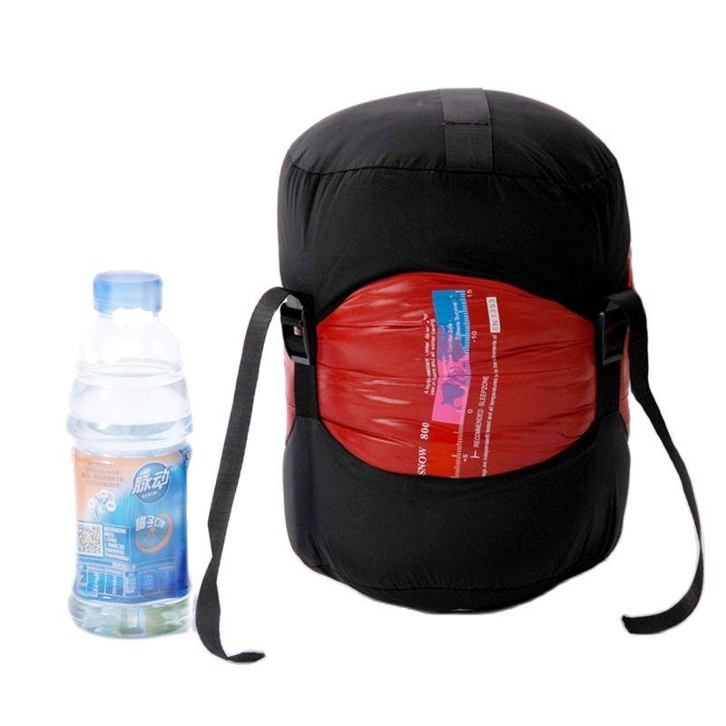 Der leichte Gänsedaunenschlafsack zwischen Indoor- und Outdoor-Camping kann für verschiedene Zwecke in zwei Decken gespleißt werden