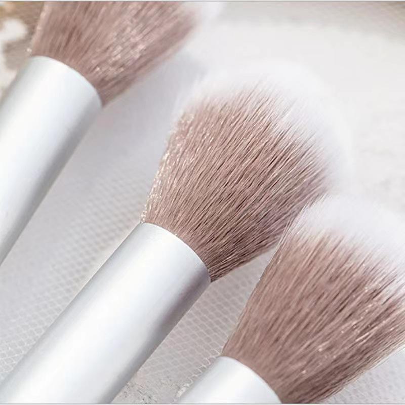 Kleiner Odin Mehrzweck-Make-up-Pinsel: Rouge, Highlighter, Puder – Perfekt für Anfänger & Tragbares Schönheitswerkzeug