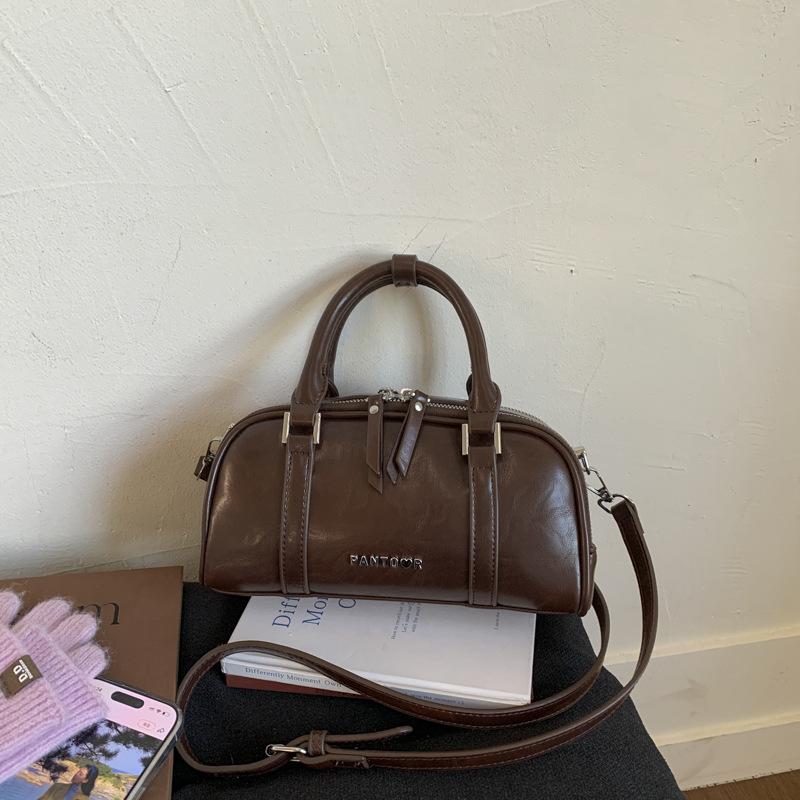 

2025 retro niche fashion texture portable pillow bag 2025 new commuter simple solid color shoulder messenger bag