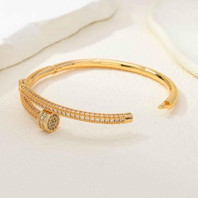 Full of Light Luxury, Wide Version of Gypsophila Nails, Versatile High-end Jewelry