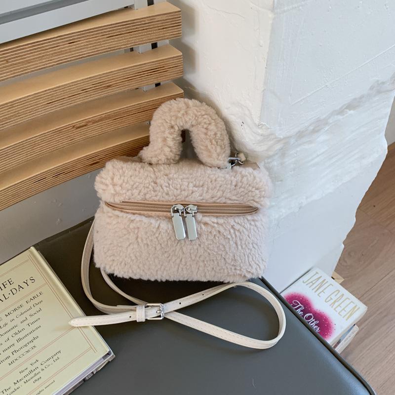 Плюшевая маленькая сумка женская осенняя новая модная пушистая портативная сумка-коробка высокая ценность одноплечевая сумка-мессенджер