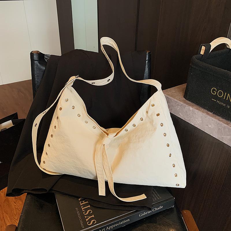 

Casual large-capacity underarm bag women s new simple nylon butote bag shoulder travel backpack бежевый