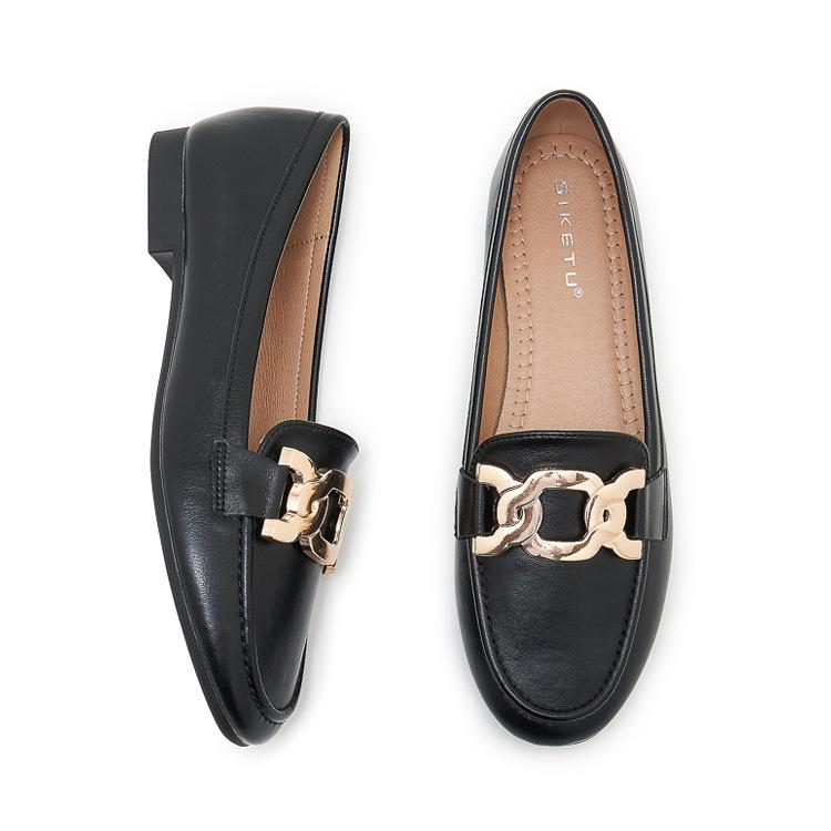 New Women Flat Shoes Metal Decoration Leather Casual Shoes Girl Fashion Slip-on Loafers