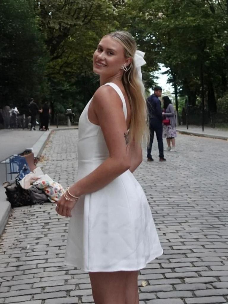 Letnia, bezrękawnikowa sukienka garniturowa, europejski i amerykański styl, nowy temperament, odkryte plecy, obcisła i cienka, krótka sukienka