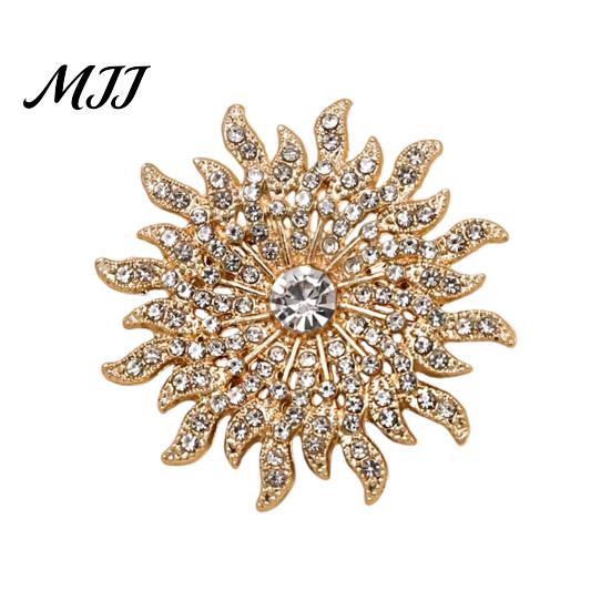 Oxidation Resistant Brooch Pin, 3D Sunflower Shape Lapel Pin with Rhinestones Inlaid, Secure Clasp Multi-Layered Petals Versatile Badge for