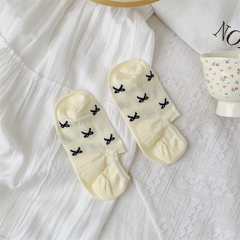 

Весенне-летние носки-лодочки с неглубоким вырезом и бантом для женщин, которые не сползают, и невидимые короткие носки, простые женские носки-лодочки из чистого хлопка 1 pair кремовый