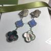 Boutique Drie Bloemen Maat Bloem Oorbellen Klavertje Vier Oorbellen Clip 18k Lichte Luxe Ins Design Mode Honderd met Oorbellen