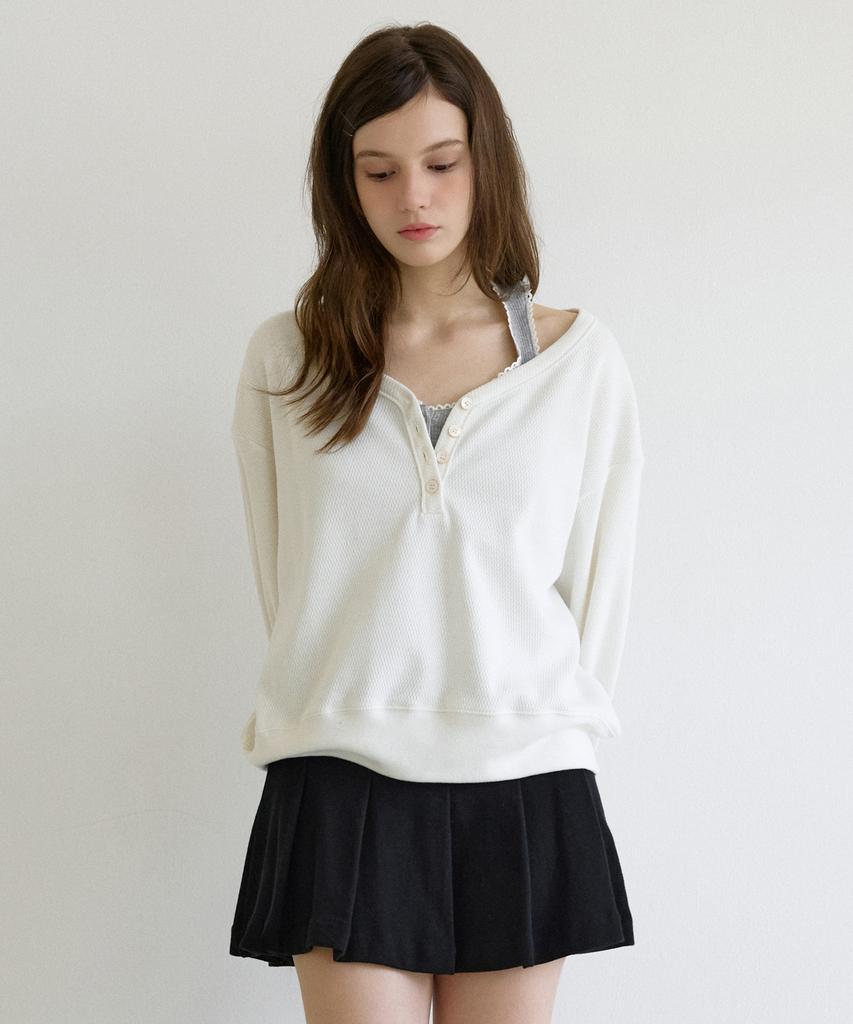LETTER FROM MOON V-Neck Waffle Sweatshirt (Ivory)
