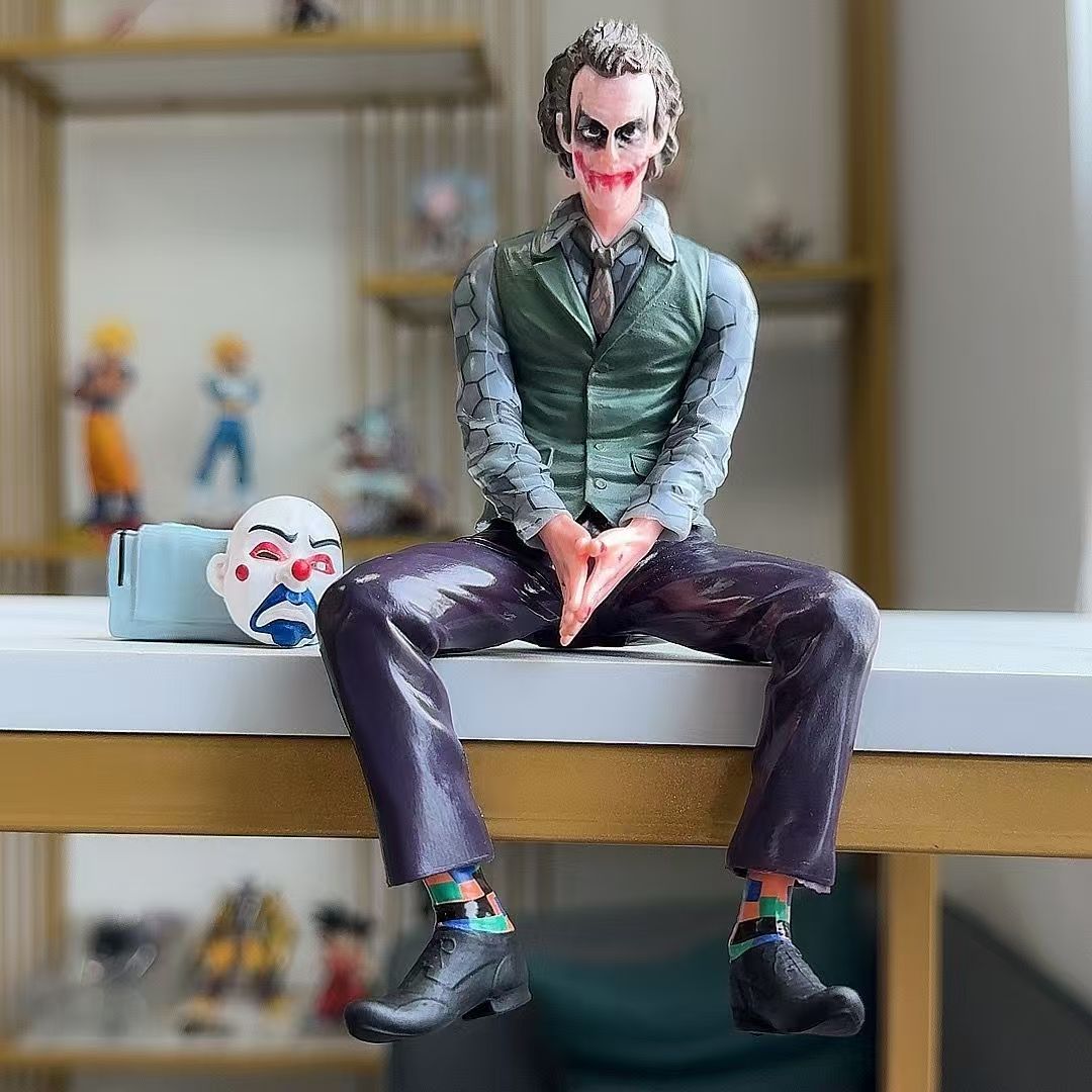 

2025 New 16cm Joker Heath Ledger Action Figure Sitting Green Suit Handheld Joker Mask Doll Desktop Decoration Model Toys Gifts No box