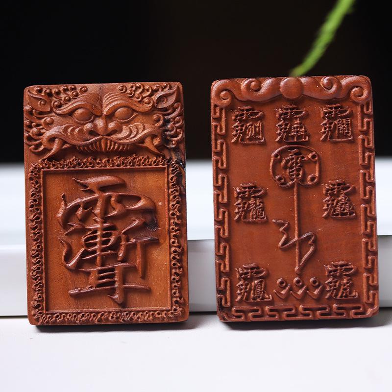 Lightning-Struck Wood Carved Plaques: Diverse Styles in Wenwan Ornaments and Car Hangings