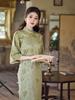 Retro Grünes Qipao mit weiten Ärmeln für junge Frauen - Herbst- & Winterkleidung, Stil der Republik China, Altes Shanghai Kleid
