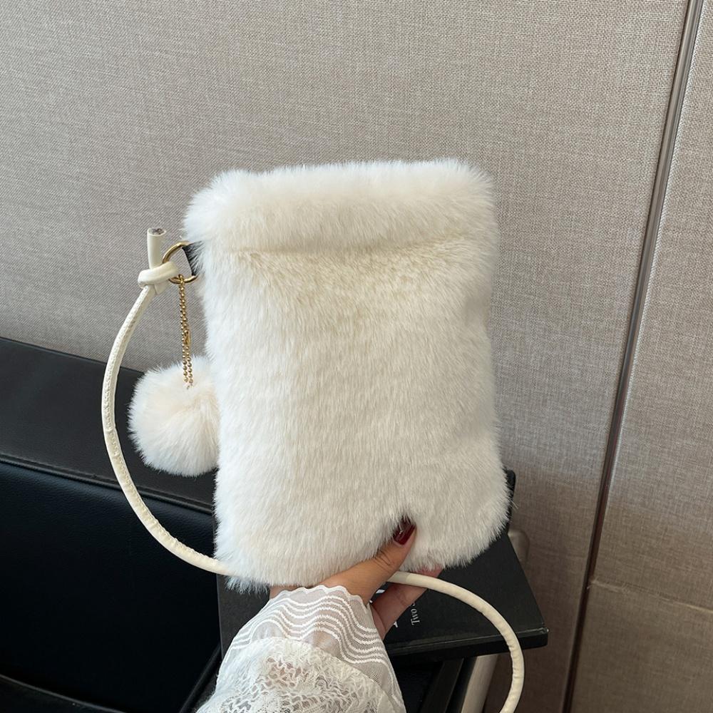 

Fashion Plush Shoulder Bag Autumn Winter Women Phone Purse Shoulder Bag Faux Fur Soft Crossbody Bag Large Capacity Handbags белый