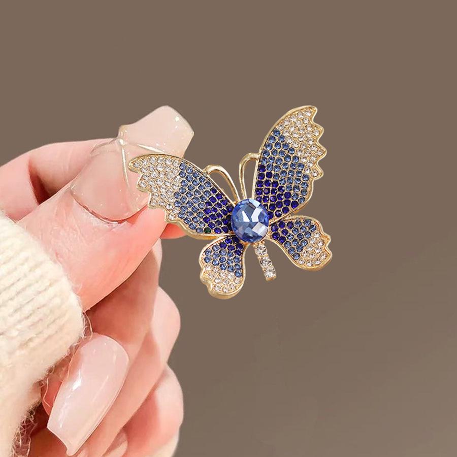 Ruyi Pipa Brooch: Elegant Classic Pearl Pin for Women’s Cheongsam