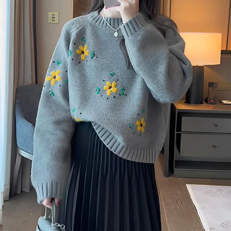 Антивозрастной пуловер с цветочной вышивкой вручную женский дизайнерский нишевый вязаный топ на осень и зиму One Size серый 2439₽