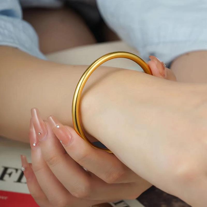 Vintage Matte Gold-Tone Bangle - Women's Classic Textured Bracelet