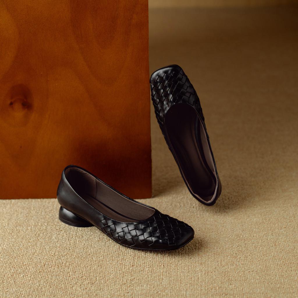 Spring and autumn of 22, square head low heel shallow mouth single shoes woven retro flat shoes flat heel