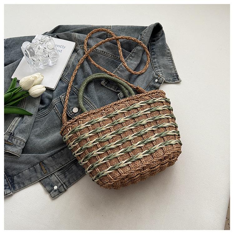 

Holiday wind beach straw bag women s 2025 new fashion niche design contrasting color single shoulder portable woven bag