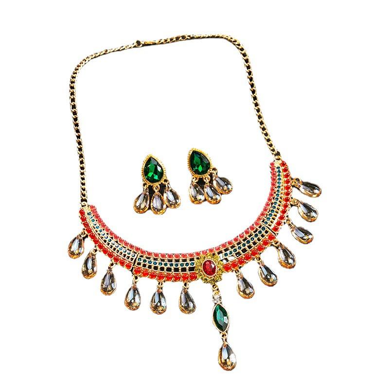 Retro Metal Exaggerated Earrings Necklace Set, French Luxury Heavy Industry Fan-Shaped Full Diamond Pearl Necklace.