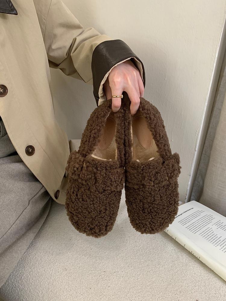 

thick-soled lamb wool shoes for women to wear in winter, warm cotton shoes, velvet Birkenstocks, and beanie shoes. 40 темно-коричневого