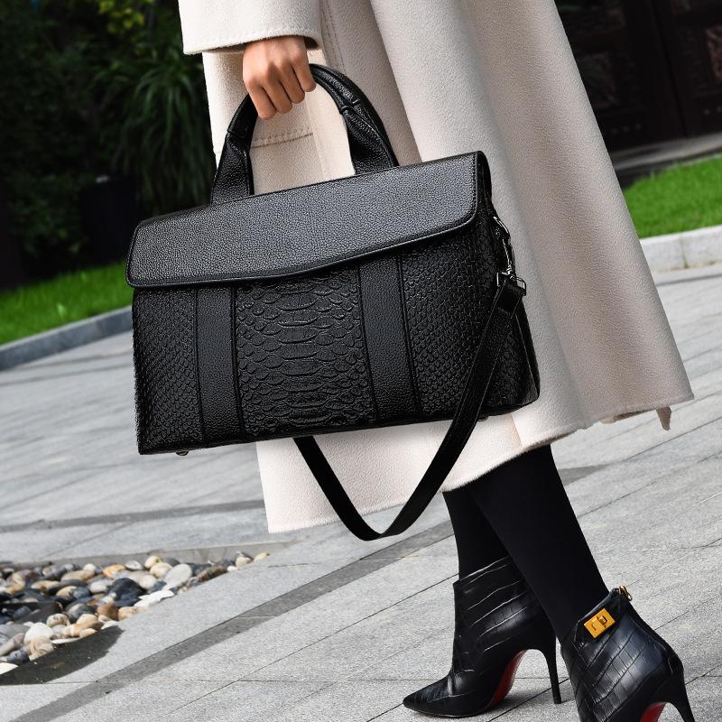 Women's Handbag Fashion Simple Temperament Mom Bag Versatile Commuting Handbag Women's Large Capacity Tote Bag