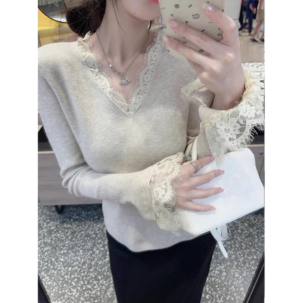Leichtes und reifes High-End-Kragen-Spitzen-Spleiß-Pullover-Unterhemd für Damen, Herbst und Winter, figurbetont, altersreduzierend, exquisit, Innenoberteil