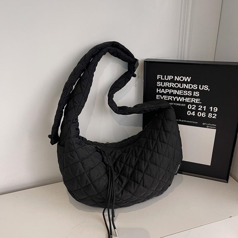 

Winter New Women Hobo Bags Large Capacity Quilted Shoulder Crossbody Bags for Travel Commute Texture and Versatile Satchels Bag чёрный