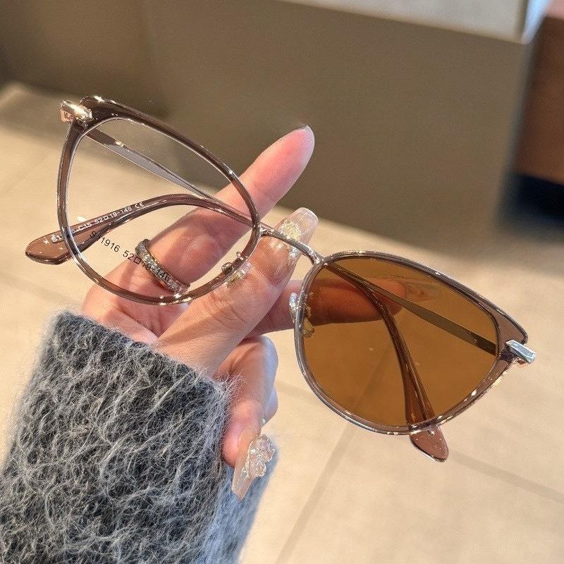 Retro Photochromic Myopia Glasses Fashion Anti Blue Light Cat Eye Flat Glasses for Women Vintage Eyewear