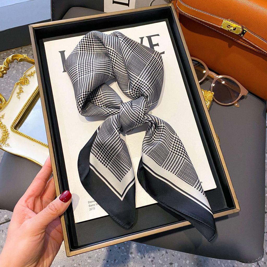 2024 New Fashion Print Square Scarf Women's Imitation Silk Scarf Casual Versatile Decoration Small Neck Scarf 70CMx70CM