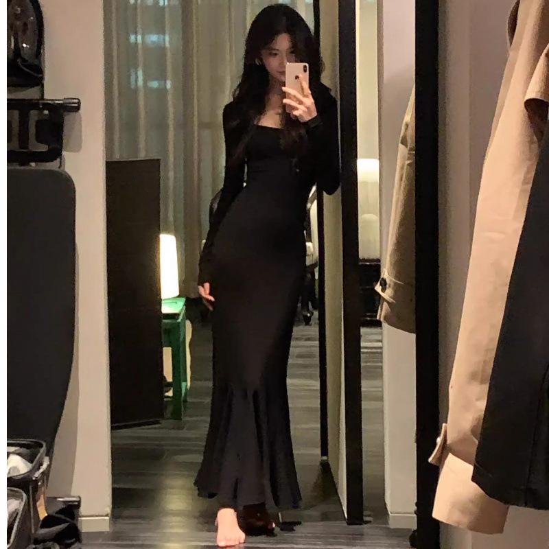Atmosphere is popular in early autumn to wear women's new black fishtail dress and long dress.