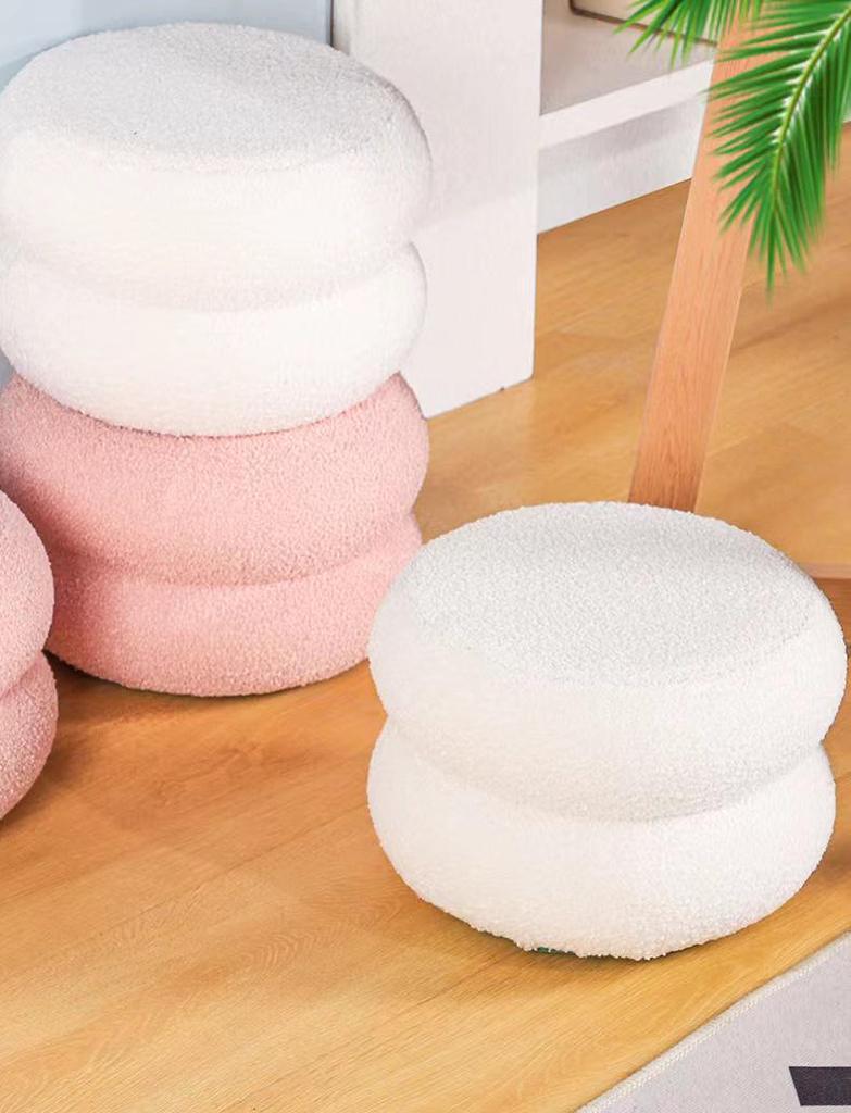 Rund krakk i lammeull - Kreativt, lavt design for stue, barnesofa, skoskiftebenk