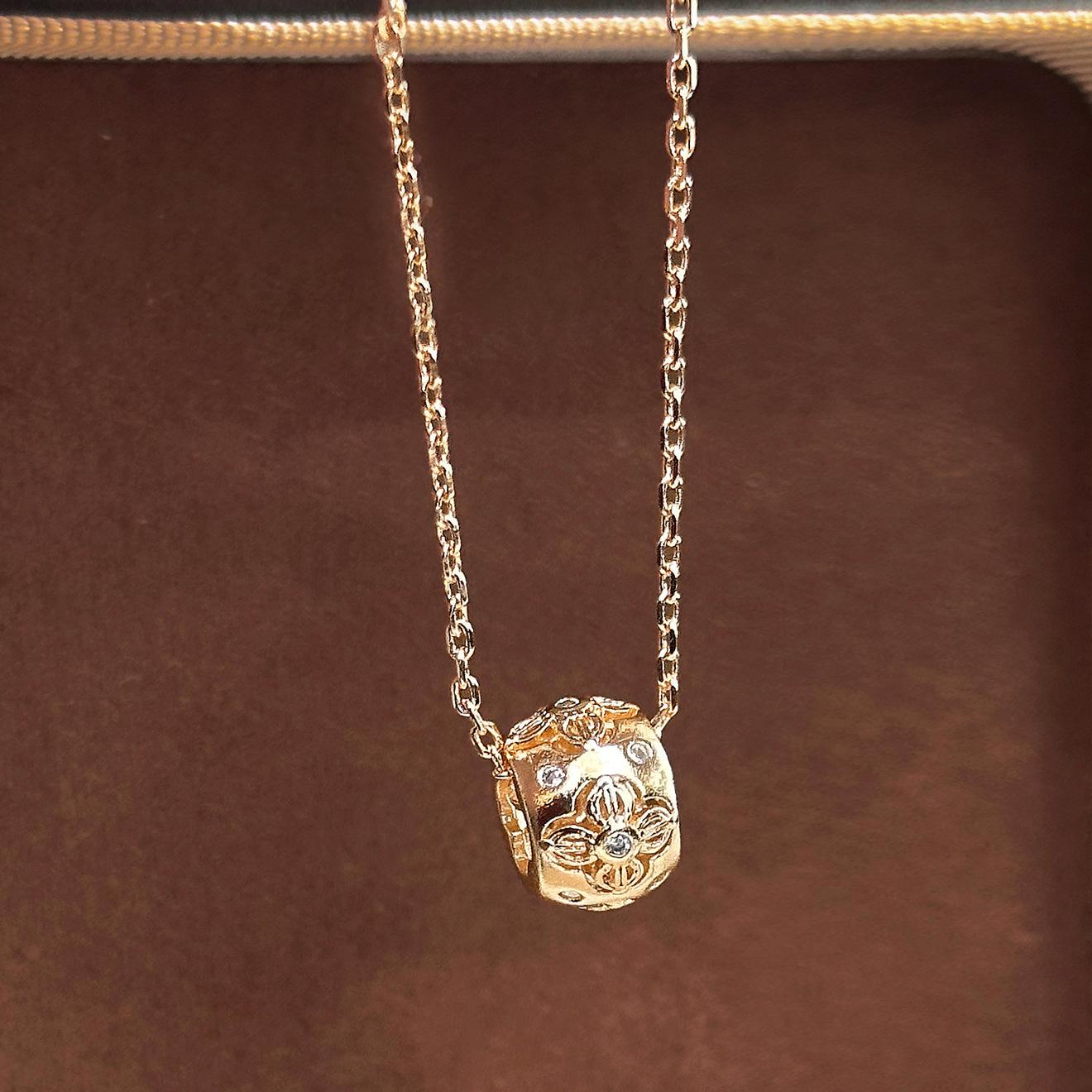 Exquisite Vajra Pestle Passepartout Pendant Necklace Design Court Temperament Clavicle Chain