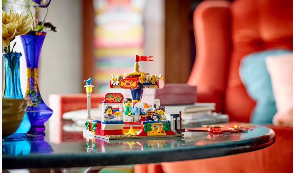 LEGO Herní sada do zábavního parku 40714 Kolotoč pro děti od 8 let
