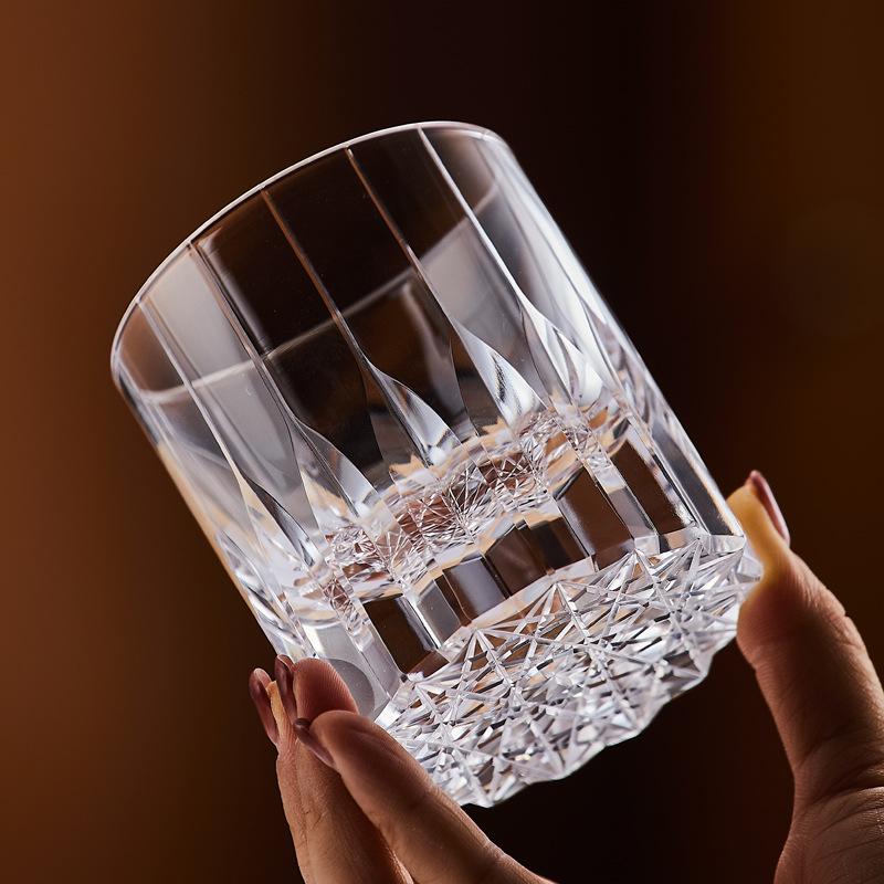 Handcarvat K9-kristallwhiskyglas - Lyxig Edo Kiriko Stjärnburst Design