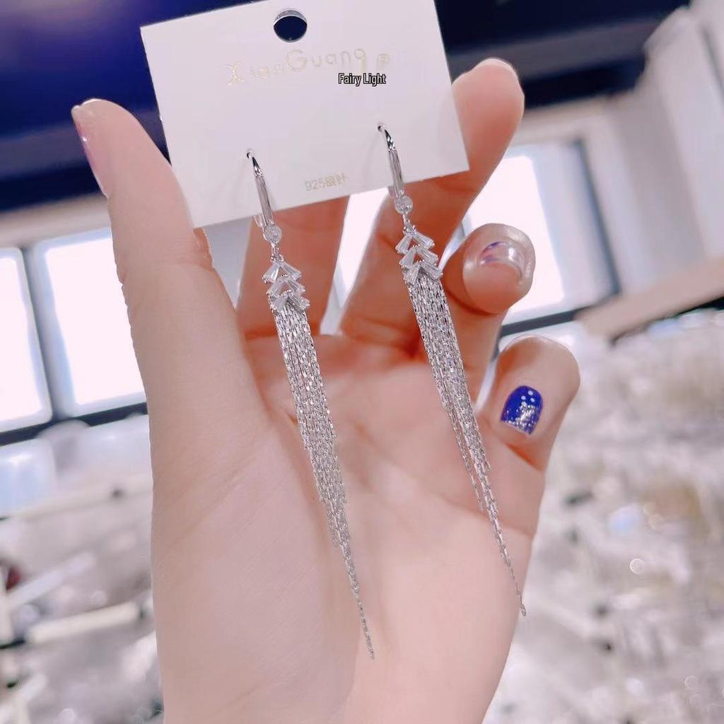 High-End Heart Tassel Earrings: Slimming, Long Dangle for Round Faces - Luxurious and Niche Design