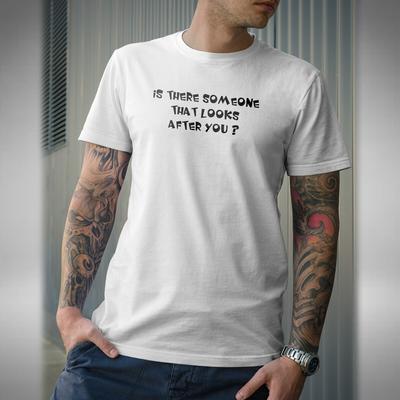 Jemand, der auf dich aufpasst T-Shirt Lustig Bottom inspiriert Richie Eddie
