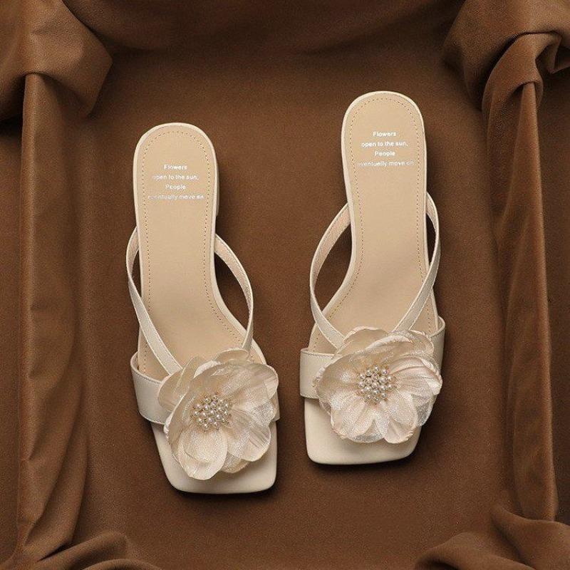 Fashion 2025 New Summer French Square Head Thick with Pearl Flower Flip-flops Women Wear Open-toed Flip-flops with Mid-heels