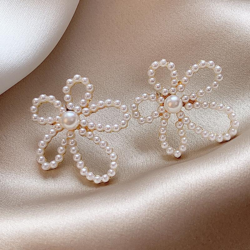 White Imitation Pearl Hollow Big Flower Stud Earrings for Women Jewelry Boucles D'oreilles Pendientes Valentine's Day Girl Gifts Wholesale