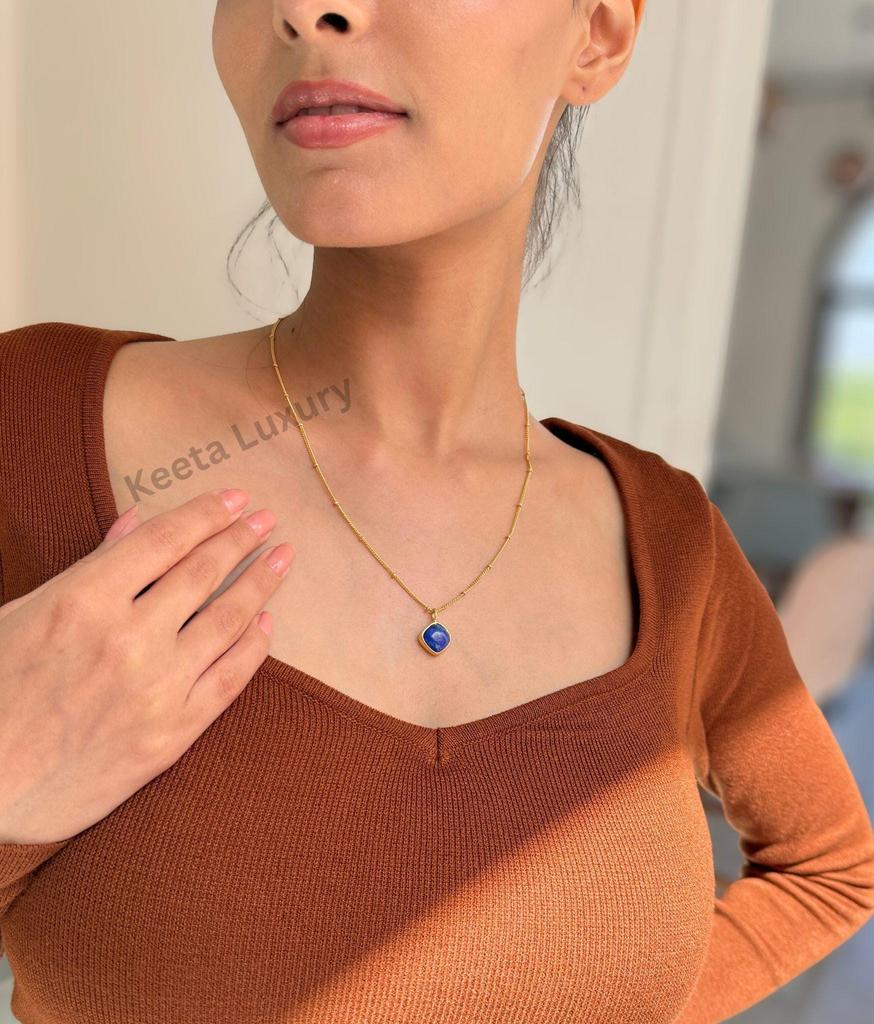Collana elegante in lapislazzuli naturale oro 14K collana a strati a forma di cuscino per donna blu Cristallo curativo gioielli per ufficio e uso quotidiano