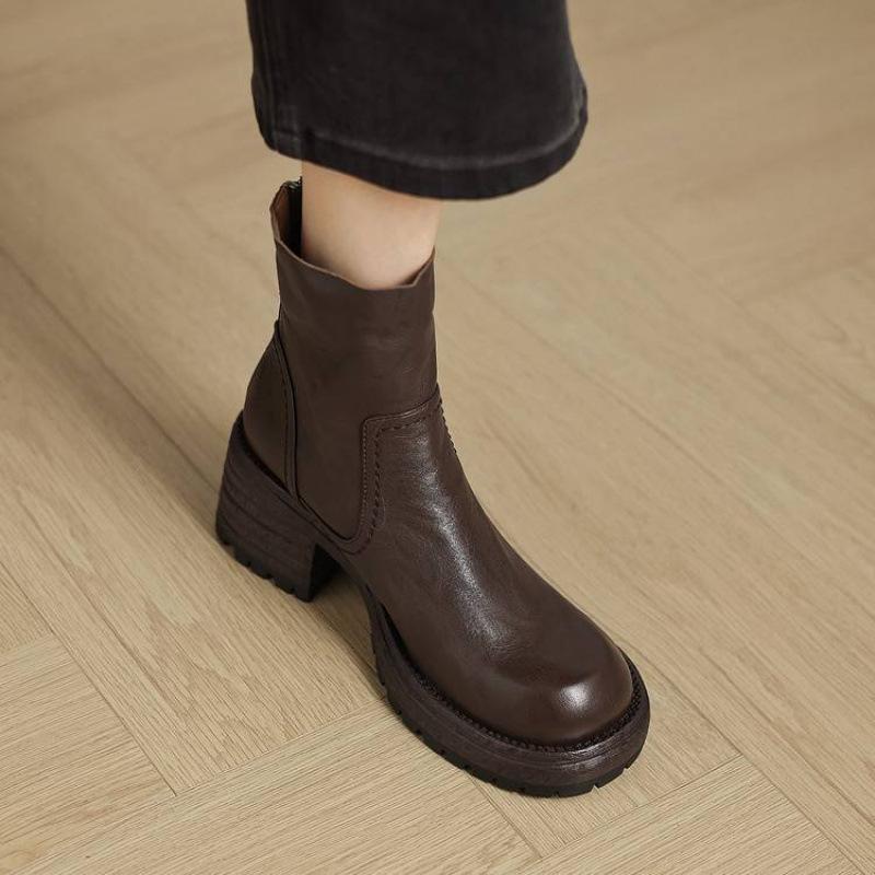 Autumn and winter leather Martin boots solid color medium heel round head versatile large size women's boots cowhide zipper medium tube women's l