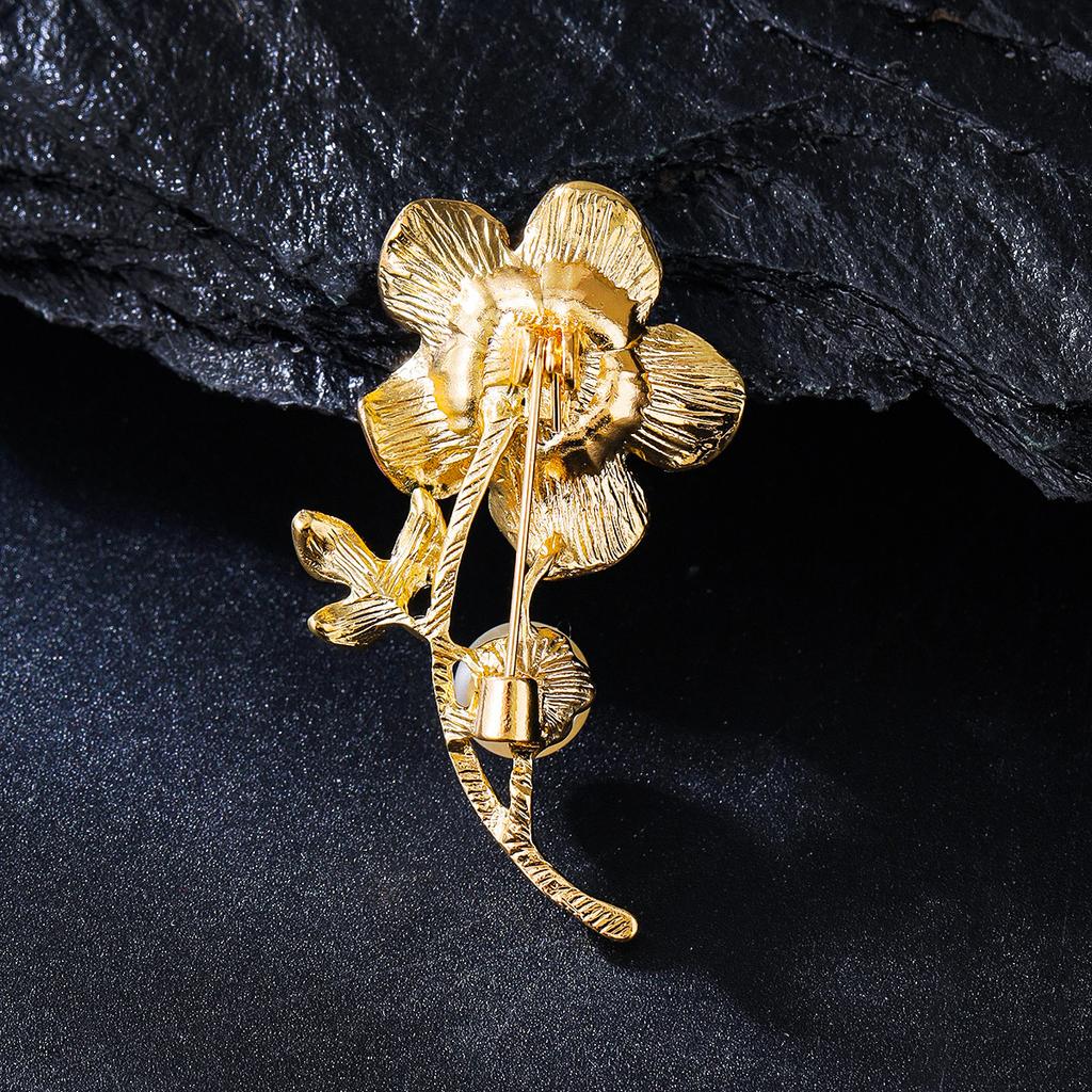 New Fresh Literary Dripping Flower Brooch Simple and Versatile Clothing Pin High-end Jacket Accessories Corsage Woman