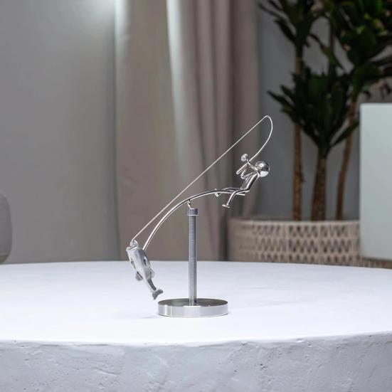 Kinetisk Fiskeskulptur Fiskeren Balanseskulptur Metall Balansekunst Fisker Hjemmedekorasjon for Hjemmekontor Skrivebordsdekor
