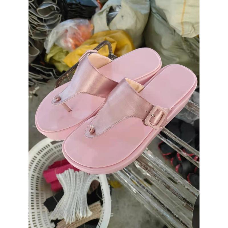 

Summer herringbone cool slippers women s new beach toe belt buckle flat sandals women s large size women s shoes 43 розовый