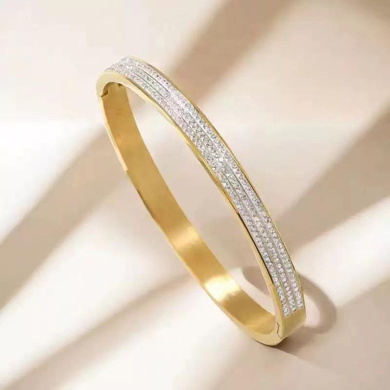 Women's Titanium Steel Bracelet, European & American Style – Trendy, Simple, and Fashionable Jewelry.