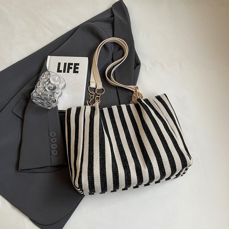 Fashionable Medium Soft Structured Canvas Tote With Magnetic Closure And Inner Pocket чёрный
