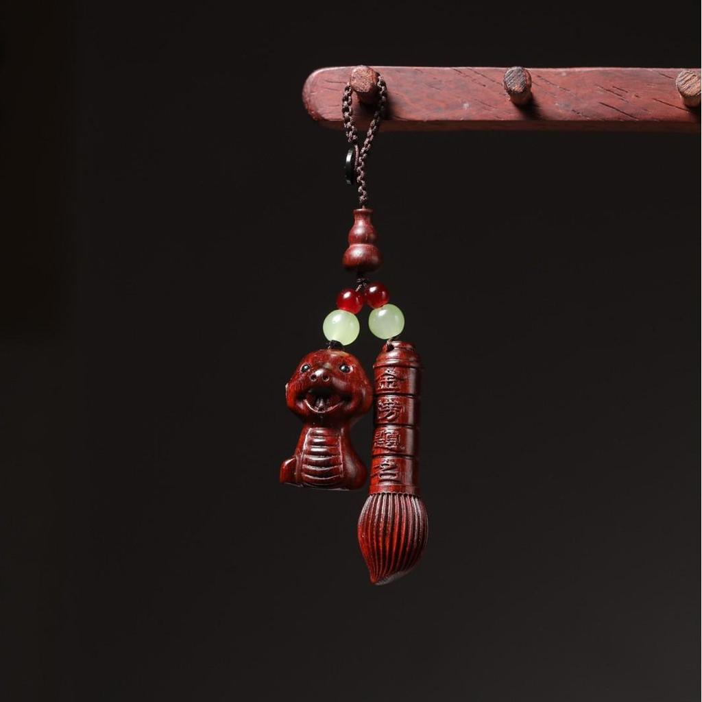Top Mother's Day & Children's Day Wooden Keychain Gift: 'Good Things Happen' Souvenir